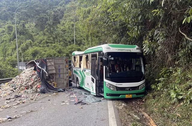 Không ít vụ va chạm xảy ra trên đường đèo.