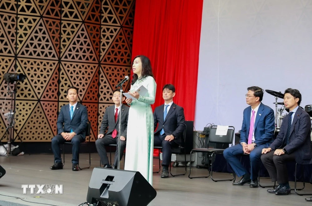 Thứ trưởng Bộ Ngoại giao Việt Nam Lê Thị Thu Hằng phát biểu tại lễ khai mạc.