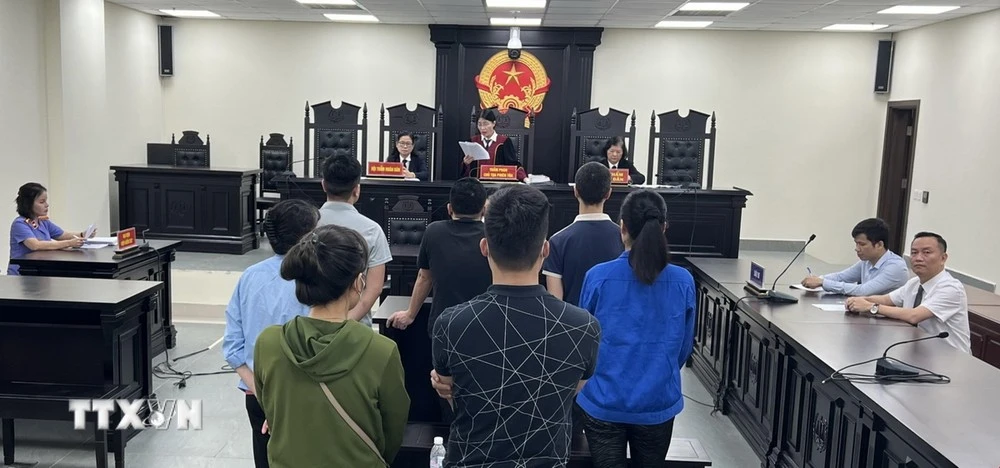 Tuyên án phạt 7 bị cáo trong đường dây cho vay lãi nặng và đánh bạc tại Hà Nội.