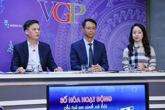 Ông Nguyễn Thế Anh (ngoài cùng bên trái), Phó Vụ trưởng Vụ Kiểm soát Chi.