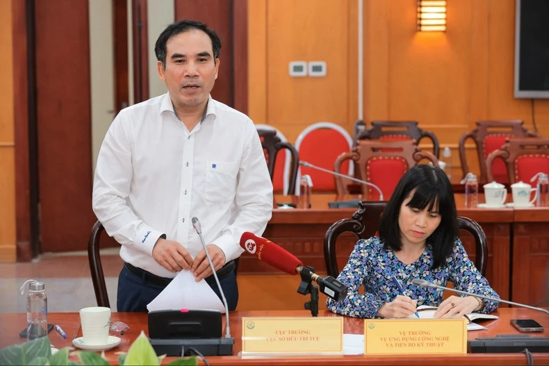 Đại diện lãnh đạo đơn vị chuyên môn của Bộ Khoa học và Công nghệ trả lời báo chí về các vấn đề liên quan.