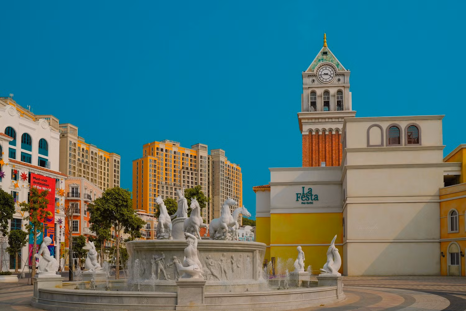 La Festa Curio Collection by Hilton là khu nghỉ đầu tiên mang thương hiệu sang trọng nhất của Hilton tại Việt Nam.