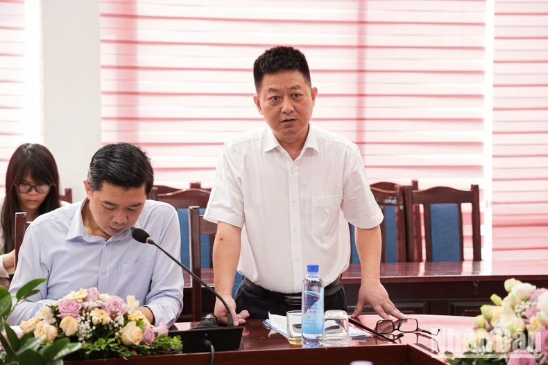 Ông Bùi Duy Quang, Phó Giám đốc Trung tâm Xúc tiến đầu tư, thương mại, du lịch thành phố Hà Nội phát biểu tại hội nghị.