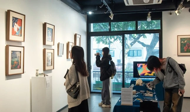 Triển lãm “Giũa: Phong sắc” thu hút sự quan tâm của giới trẻ.