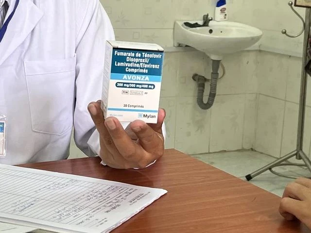 Thuốc điều trị được cấp miễn phí cho người nhiễm HIV/AIDS.
