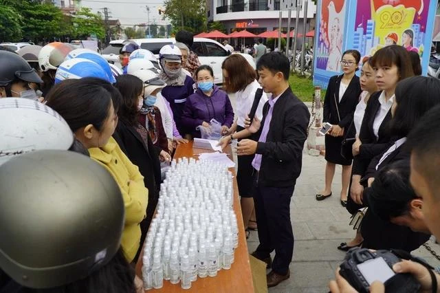 VCCI đề nghị cơ quan soạn thảo cân nhắc theo hướng hàng hóa dịch vụ dùng để tặng cho biếu với mục đích từ thiện thì giá tính thuế được xác định bằng 0.