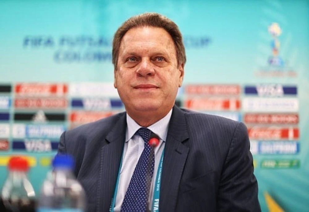 Chủ tịch Liên đoàn Bóng đá Colombia Ramon Jesurun phát biểu tại Cali (Colombia).