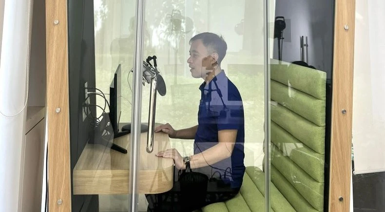 Thu nhận sinh trắc học giọng nói qua cabin.