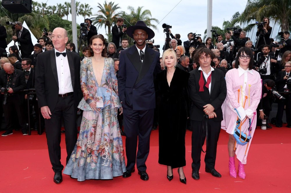 Thành viên BGK Camera d’Or: Pascal Buron, Zoe Wittock, Chủ tịch ban giám khảo Baloji, Emmanuelle Béart, Gilles Porte và Nathalie Chifflet.