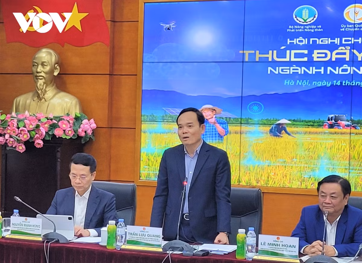 Phó Thủ tướng Trần Lưu Quang nhấn mạnh việc xem xét các thứ tự ưu tiên trong chuyển đối số ngành nông nghiệp.