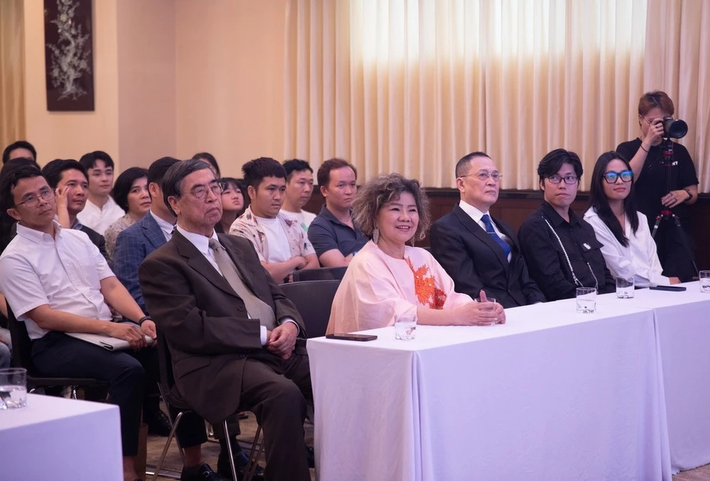 Ban Giám khảo cuộc thi “Tôi yêu tiếng nước tôi” tại Nhật Bản lần thứ nhất.