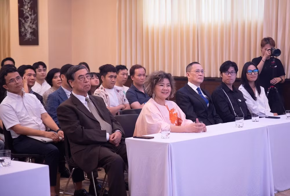 Ban Giám khảo cuộc thi “Tôi yêu tiếng nước tôi” tại Nhật Bản lần thứ nhất.