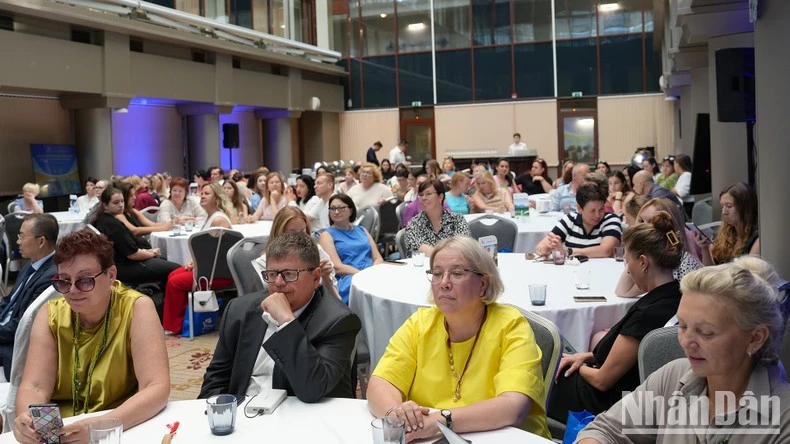 Nhiều đại diện doanh nghiệp du lịch, báo chí truyền thông, cơ quan quản lý du lịch hai nước Việt Nam-Liên bang Nga tham dự chương trình.