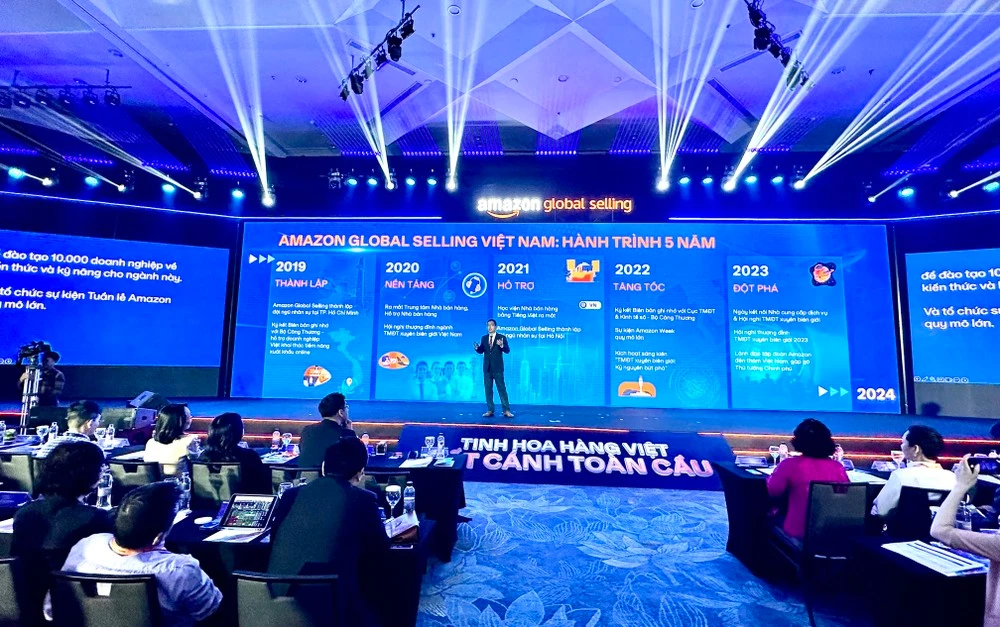 Ông Gijae Song, Giám đốc Điều hành, Amazon Global Selling Việt Nam thông tin về hành trình 5 năm sự hợp tác của Amazon Global Selling với Bộ Công Thương trong lĩnh vực thương mại điện tử xuyên biên giới.