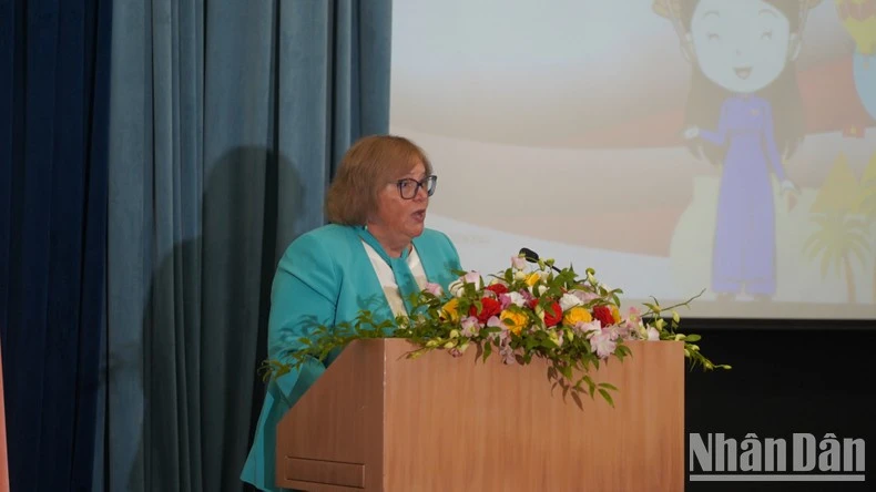 Bà Irina Kraeva, Hiệu trưởng Đại học Ngôn ngữ quốc gia Moskva, chia sẻ về công tác dạy tiếng Việt tại trường.