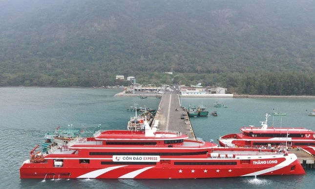 Tàu Thăng Long tại Côn Đảo.