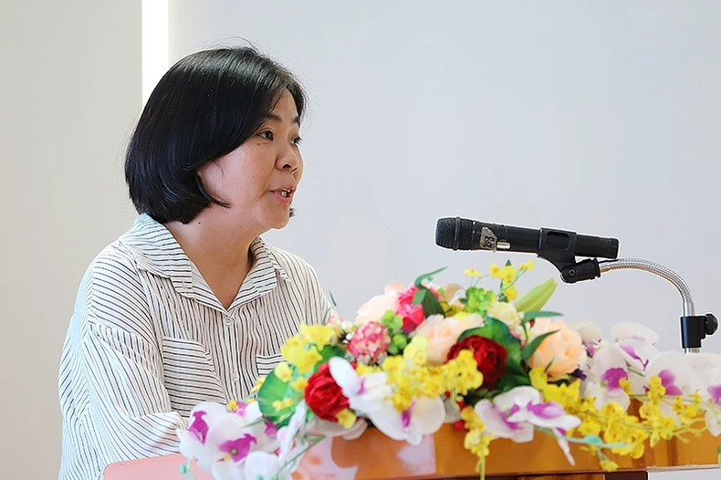 Tiến sĩ Trần Thị Hồng tham luận tại Hội thảo.