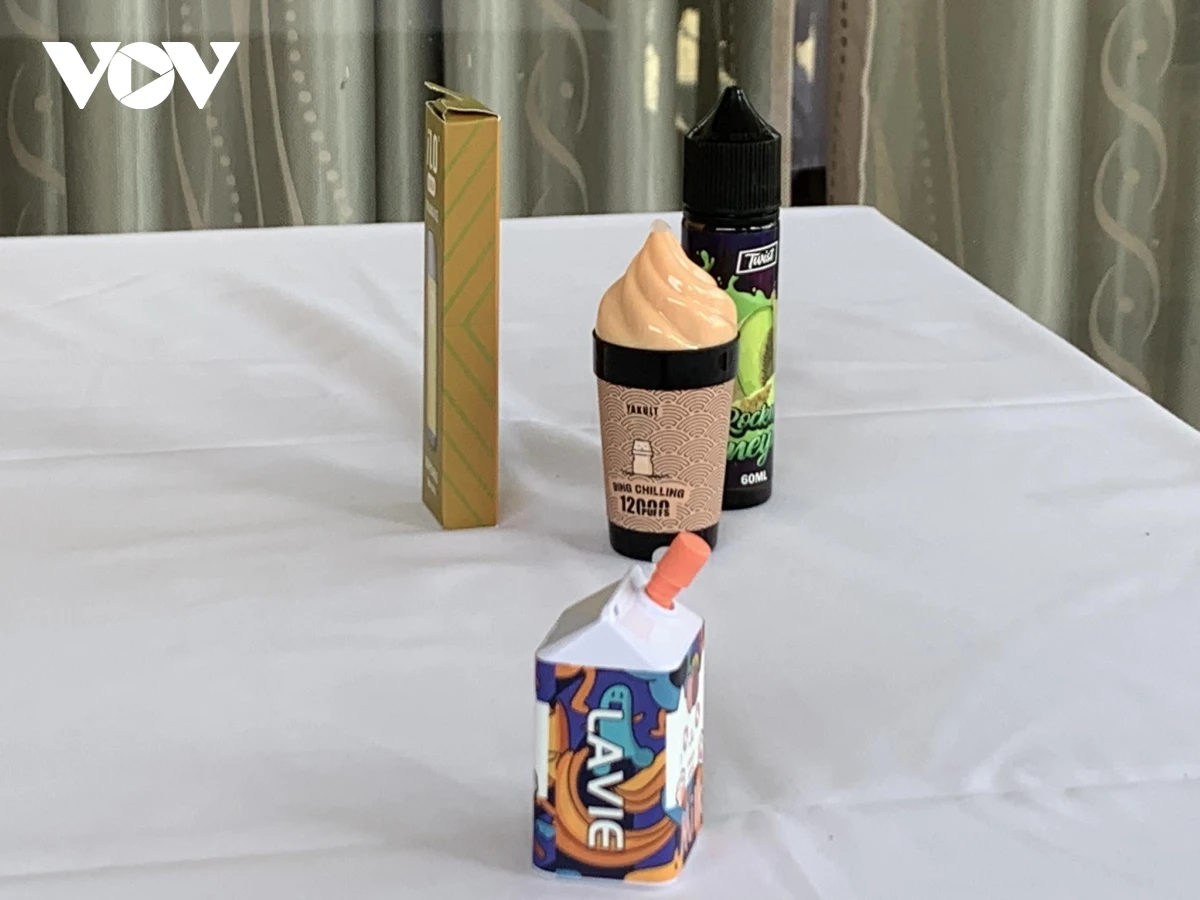 Thuốc lá điện tử núp bóng sữa, mỹ phẩm, thuốc trị mụn.