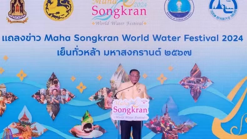 Bộ trưởng Văn hóa Thái Lan Sermsak Pongpanit.