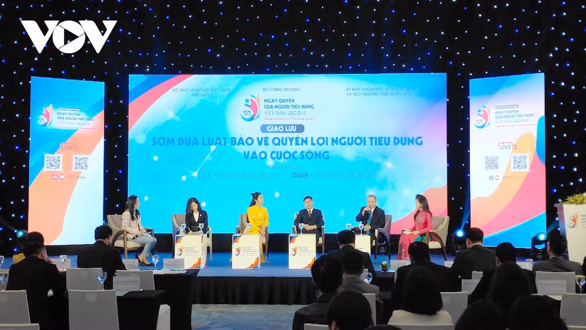 Các đại biểu và diễn giả cũng tập trung thảo luận, chia sẻ về sự cần thiết, quá trình xây dựng, những kỳ vọng và định hướng triển khai Luật Bảo vệ quyền lợi người tiêu dùng 2023.