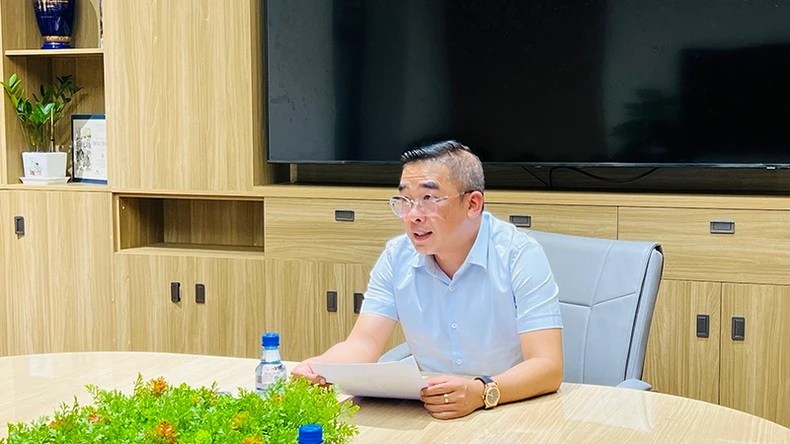 Ông Trịnh Hữu Anh, Trưởng phòng Xuất bản, In và Phát hành, Sở Thông tin và Truyền thông Thành phố Hồ Chí Minh chia sẻ thông tin với báo chí.