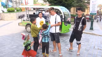 Phường Sa Pa xử lý 83 trường hợp chèo kéo, bán hàng rong, ăn xin