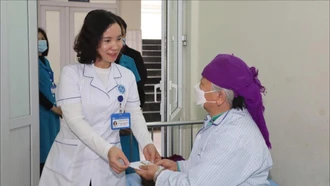 Mang hơi ấm mùa xuân đến với người bệnh