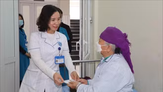 Mang hơi ấm mùa xuân đến với người bệnh