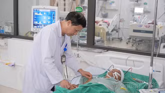 Phẫu thuật xuyên đêm cứu sống du khách Philippines nguy kịch do xuất huyết não