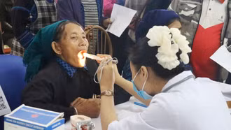 Bệnh viện Y học cổ truyền tỉnh khám bệnh miễn phí cho người dân xã Y Tý