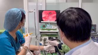 Gắp thành công con đỉa dài gần 8 cm ký sinh nhiều ngày trong khí quản bệnh nhân