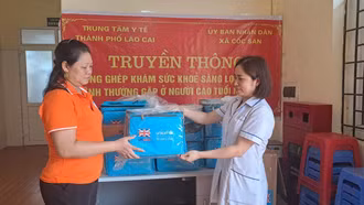 Hỗ trợ túi y tế, bộ đo huyết áp cho nhân viên y tế thôn, bản