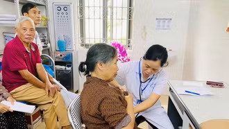 Khởi động chiến dịch truyền thông, khám sức khỏe cho người cao tuổi