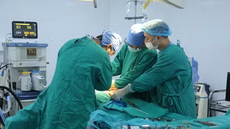 Bệnh viện Đa khoa số 2 tỉnh Lào Cai thực hiện thành công phẫu thuật mở ống mật chủ lấy sỏi, cắt túi mật