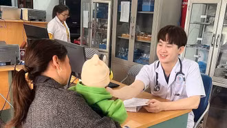 [Ảnh] Khám bệnh cho bà con vùng cao Mường Khương