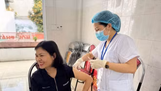 1550 nhân viên y tế được tiêm vắc-xin phòng sởi