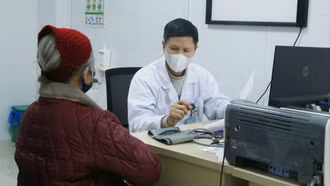 Chú trọng chăm sóc sức khỏe người cao tuổi trong mùa lạnh