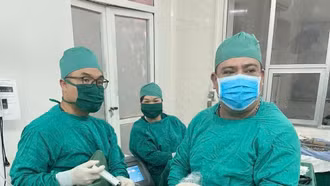 Bệnh viện Đa khoa khu vực Si Ma Cai làm chủ kỹ thuật nội soi tán sỏi bàng quang bằng laser