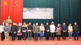 Đồng chí Nguyễn Trọng Hài, Phó Chủ tịch UBND tỉnh thăm và chúc tết tại xã Dền Thàng