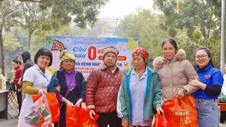 Mang Tết ấm áp đến cho người bệnh