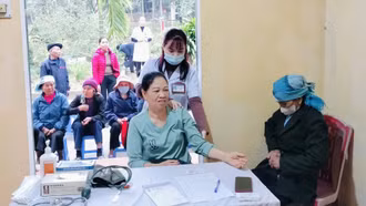 Khám sàng lọc phát hiện sớm các dạng khuyết tật cho người dân xã Phú Nhuận