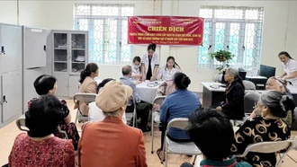 Khám và truyền thông chăm sóc sức khỏe cho người cao tuổi ở khu vực Sa Pa