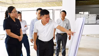 Đoàn công tác của tỉnh kiểm tra tiến độ thi công xây dựng một số dự án y tế - giáo dục trên địa bàn huyện Văn Bàn