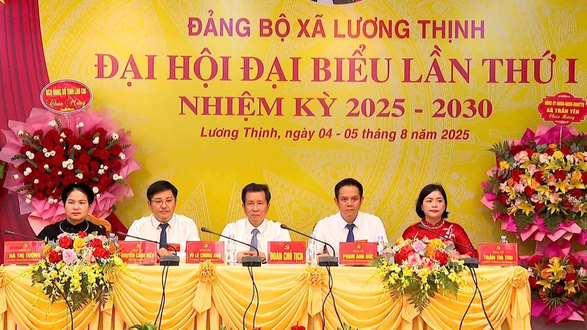 Đoàn Chủ tịch điều hành đại hội. z6875096435264-1282de5273a6543bdaf6da8bae1aee28.jpg