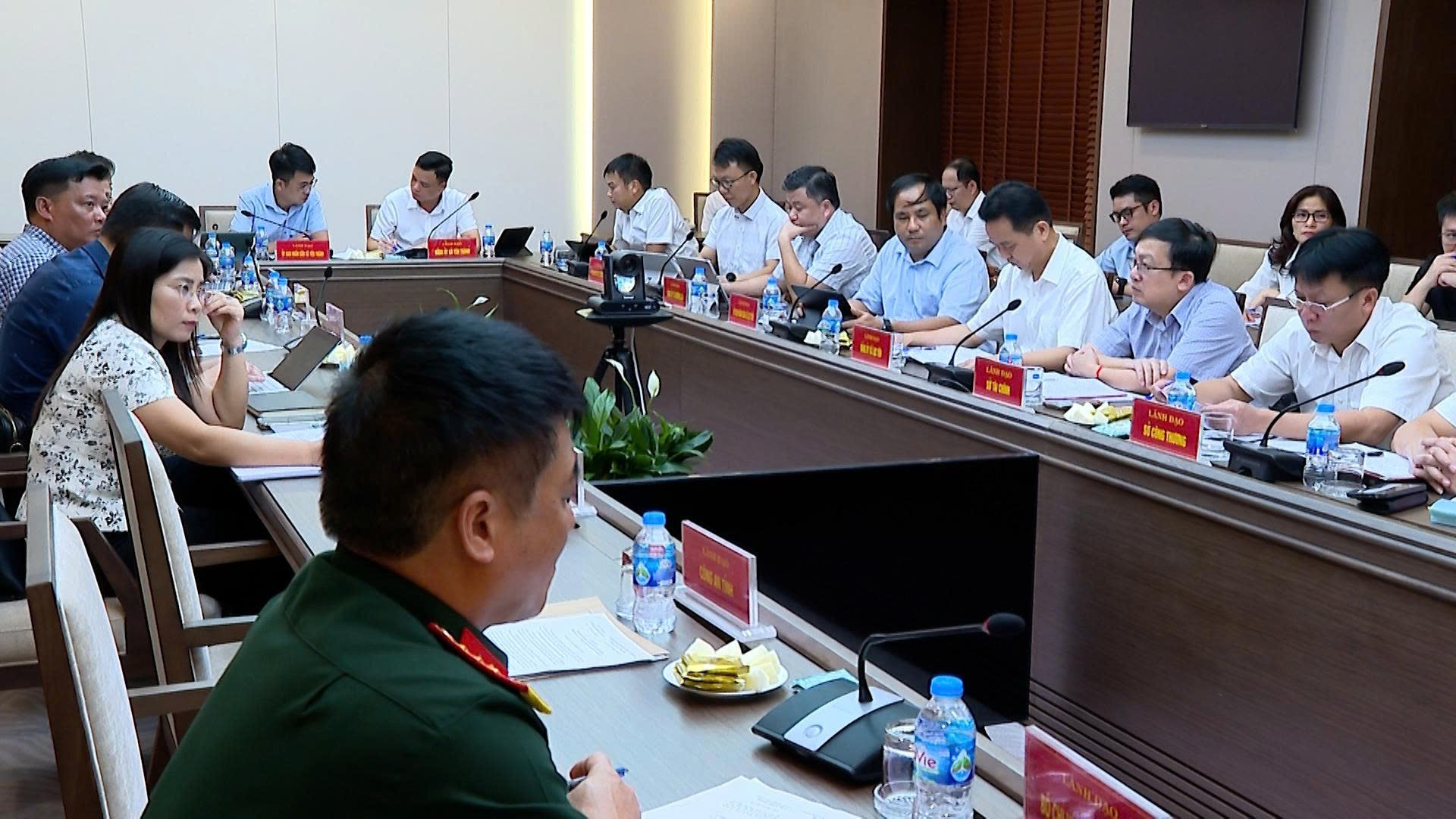 Đại biểu tham dự cuộc họp z6890785281644-a527252b0fb9202ce2ed4713bc232459.jpg