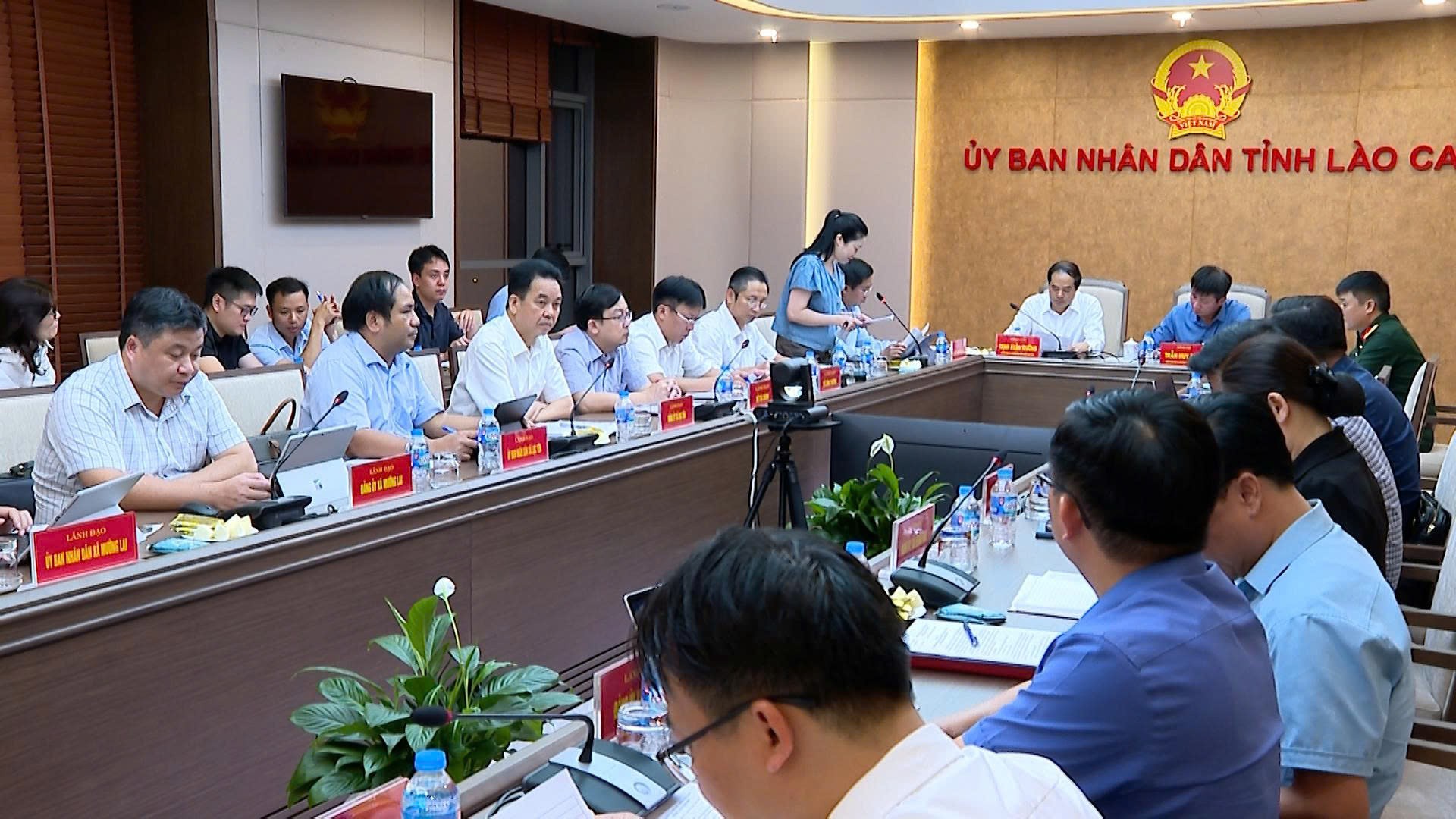Quang cảnh cuộc họp. z6890785121738-218d6e1ca9954ddc57a074007d838e66.jpg