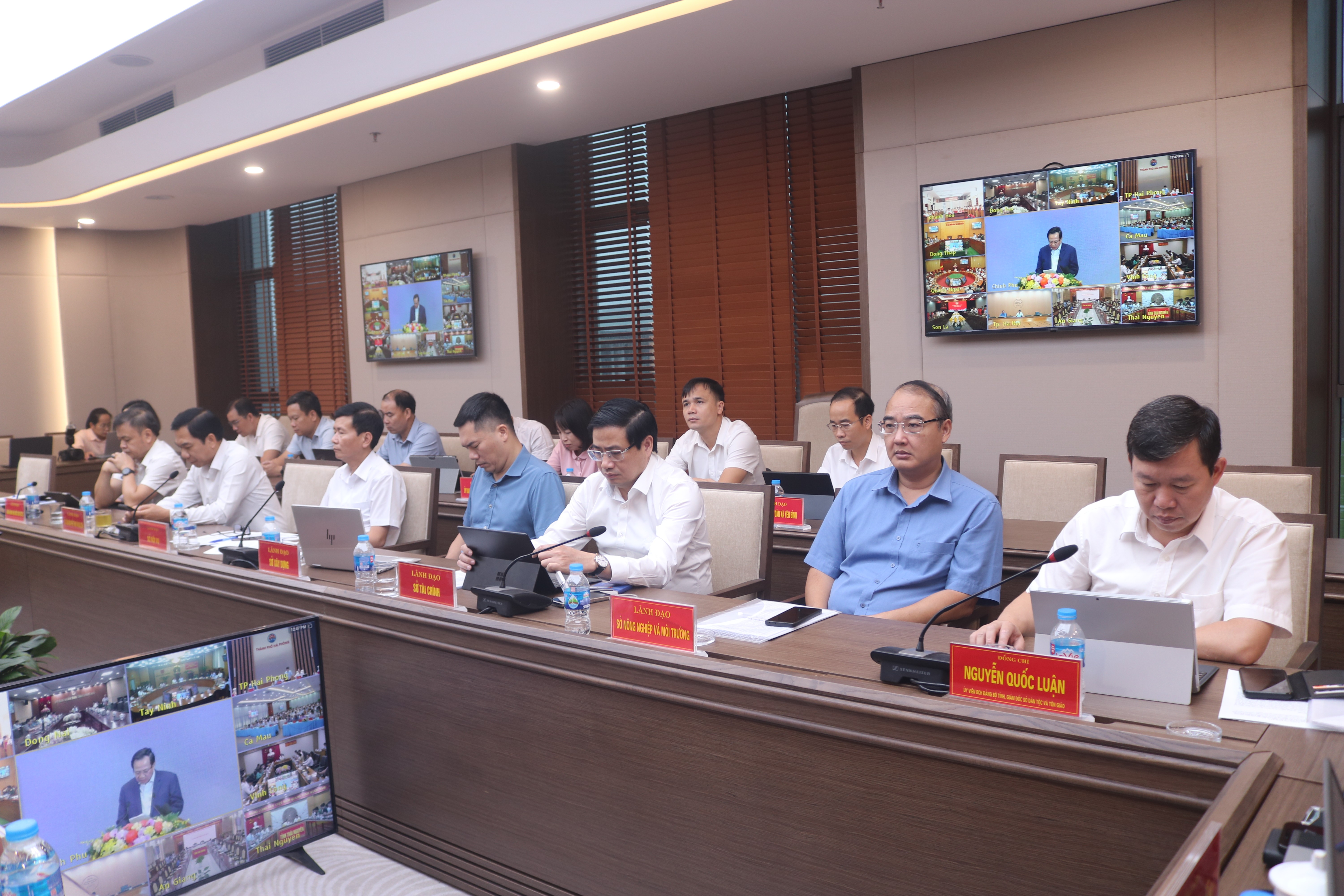 Các đại biểu tham dự Hội nghị tại điểm cầu tỉnh Lào Cai. img-4842.jpg