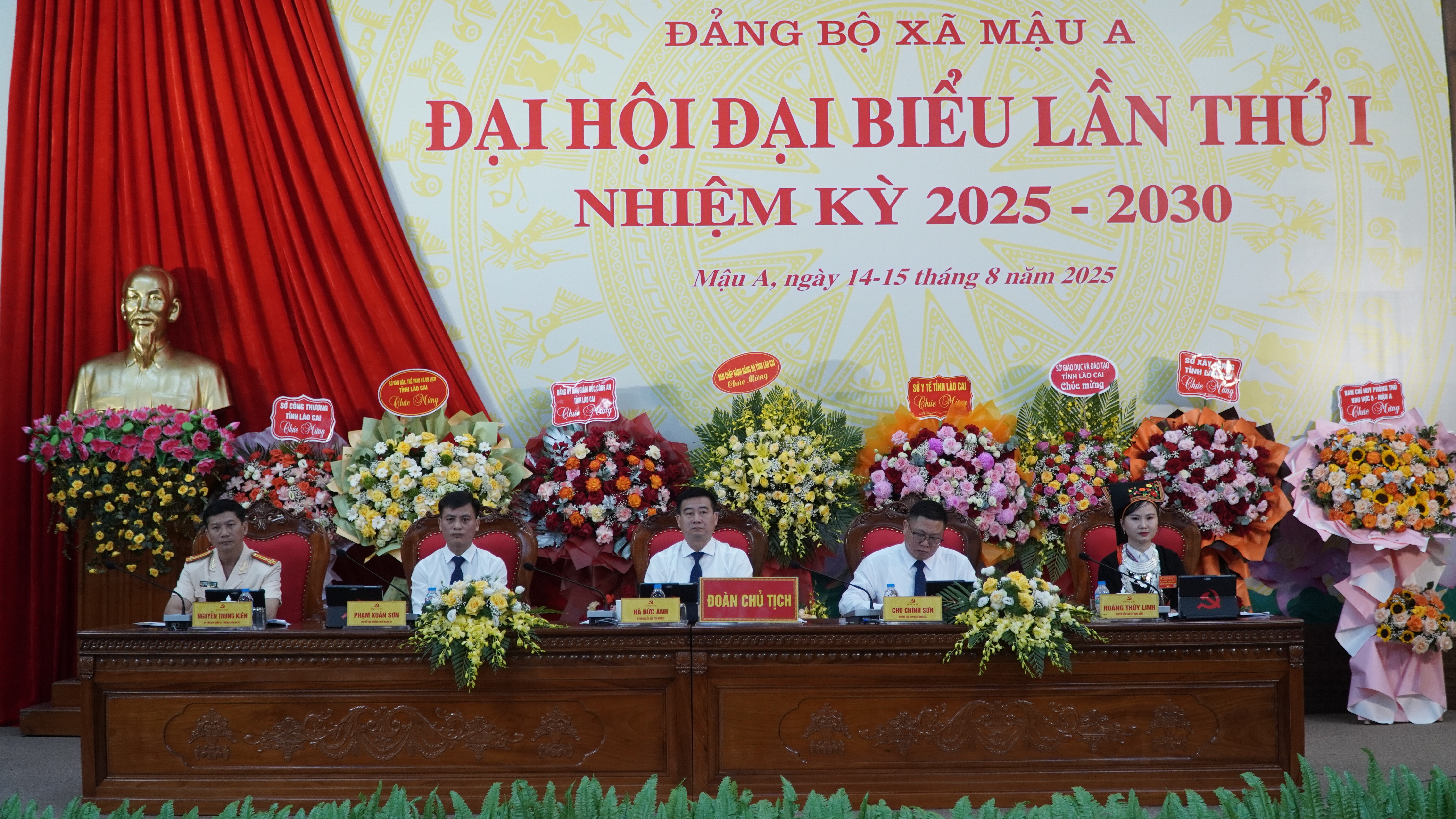 Đoàn Chủ tịch Đại hội dsc0377.jpg
