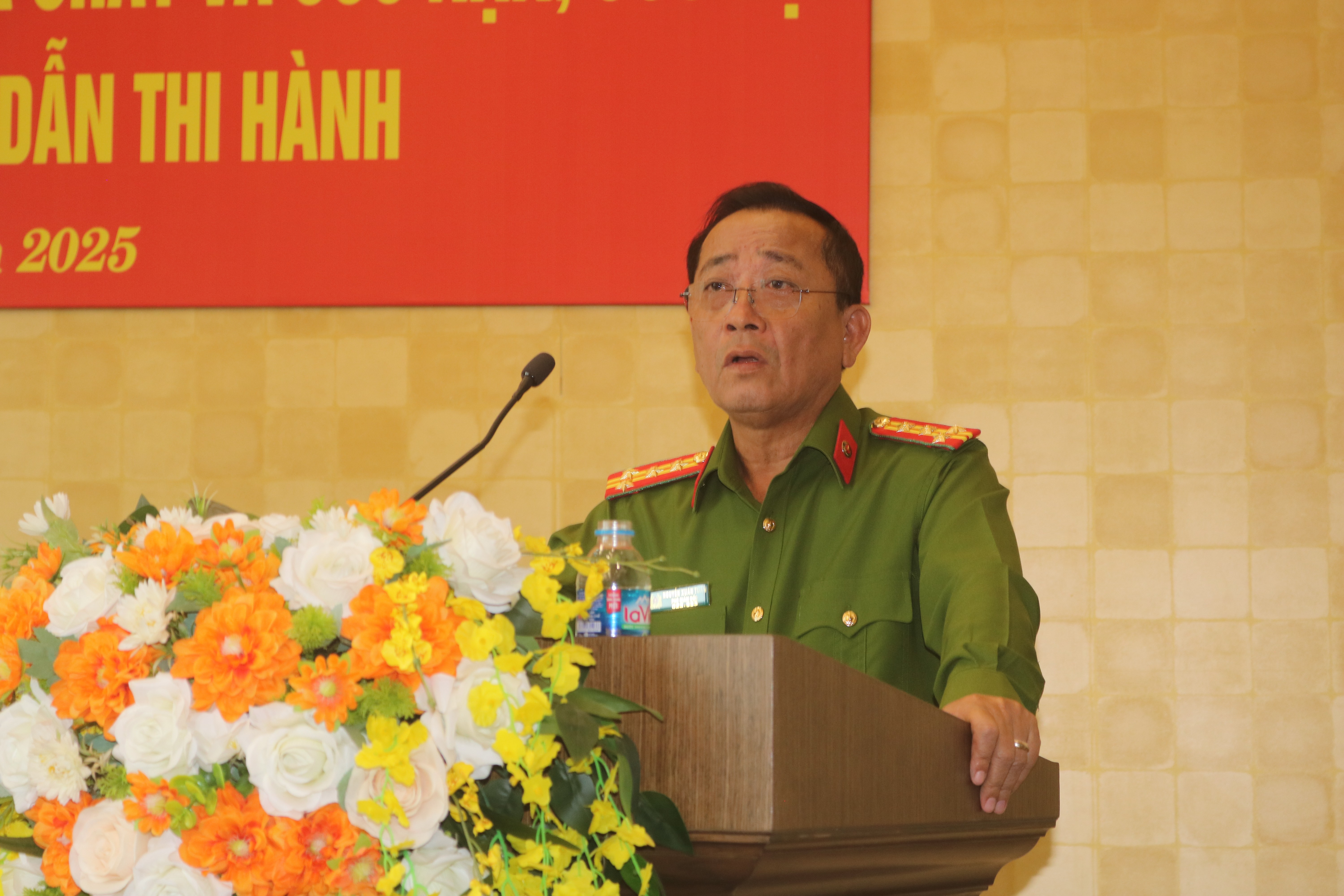 Đại tá Nguyễn Xuân Tuấn - Phó Giám đốc Công an tỉnh phát biểu kết luận hội nghị img-5071.jpg