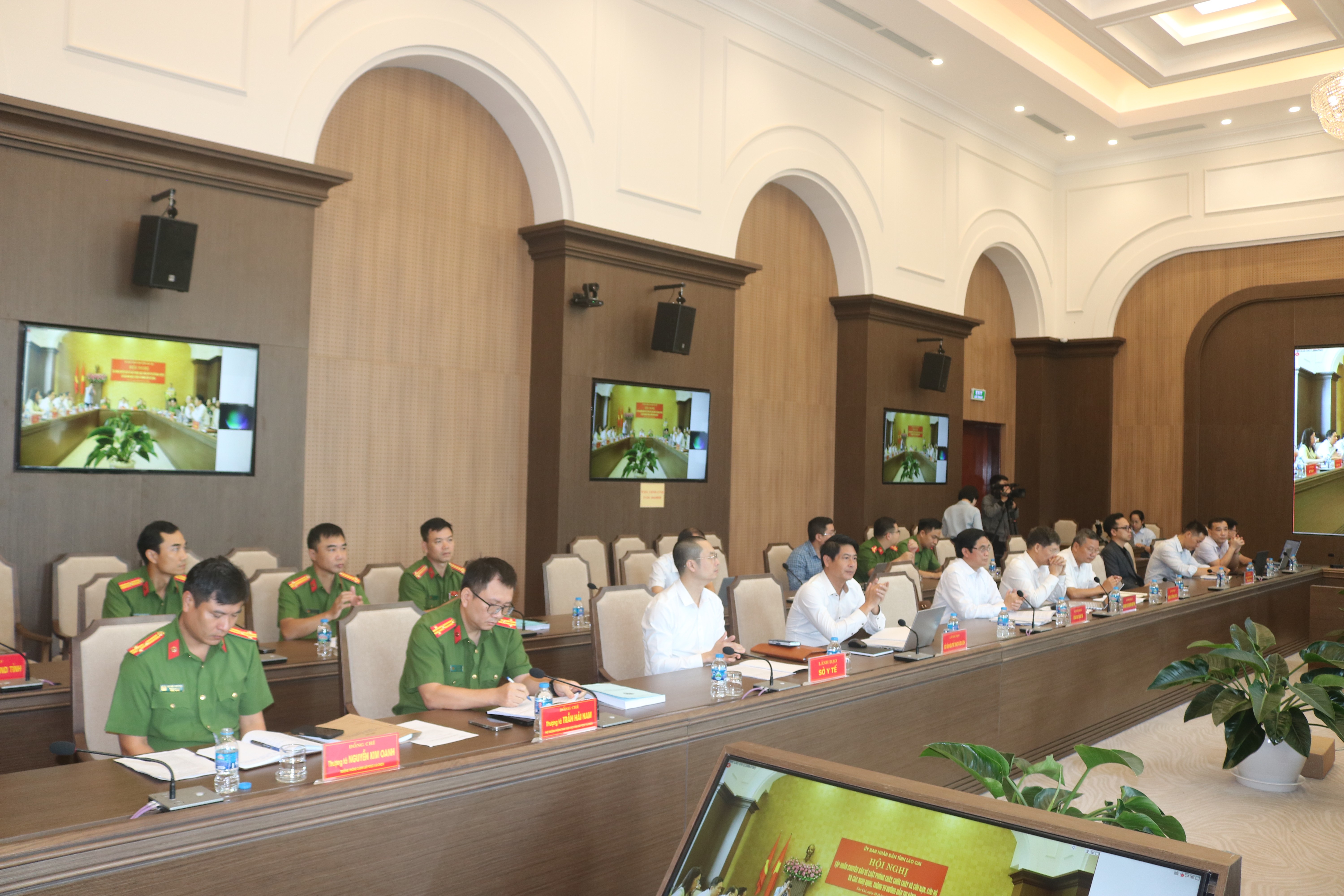 Các đại biểu tham dự hội nghị. img-5037.jpg